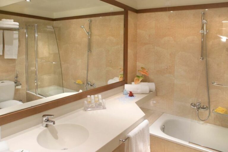 volos-palace-hotel-bathroom-master-suite