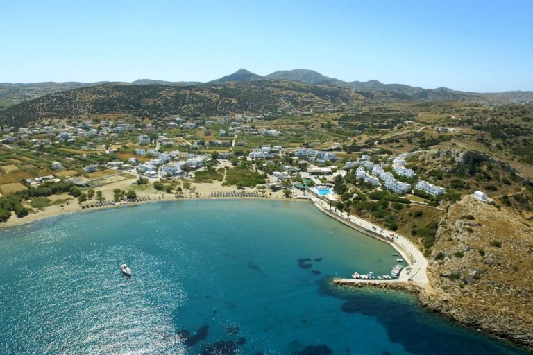 dolphin-bay-family-resort-syros-beach