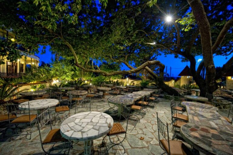 nepheli-hotel-preveza-outdoor-tables