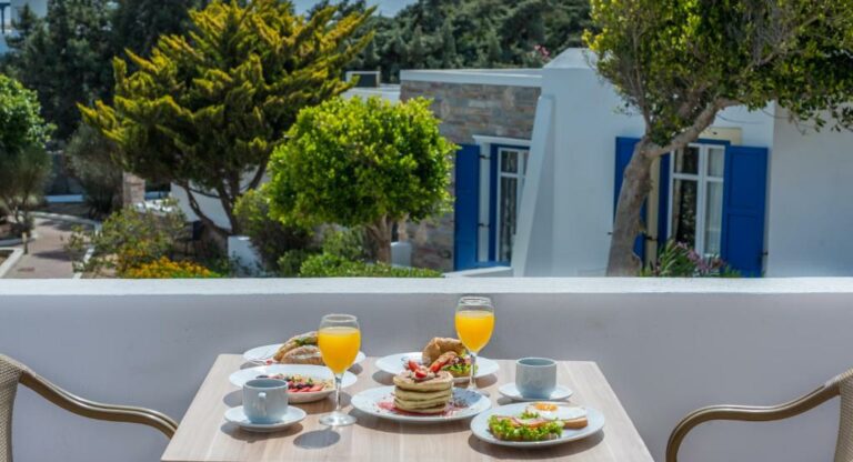 naxos-palace-hotel-breakfast-balcony
