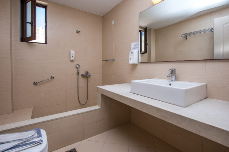 dali-luxury-rooms-bathroom