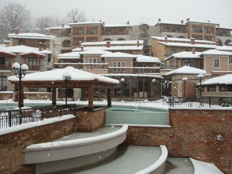 kazarma-lake-hotel-and-spa-karditsa-snow