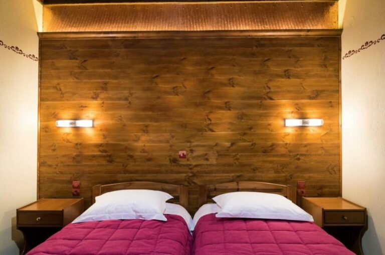 kroupi-hotel-elati-room-with-2-single-beds