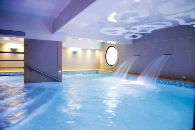 cosmopolitan-hotel-and-spa-interior-pool