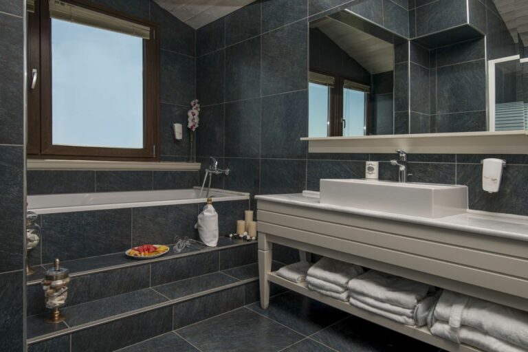 cosmopolitan-hotel-and-spa-bathroom