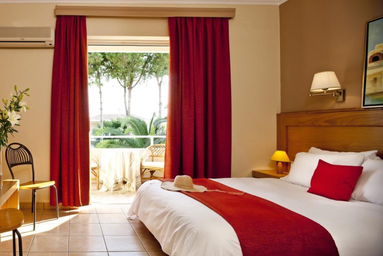Ionian-Sea-Hotel-Kefalonia-bed