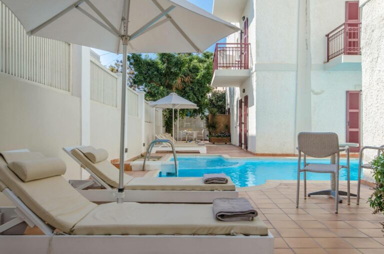 aeolis-boutique-hotel-naxos-sunbeds-by-the-pool