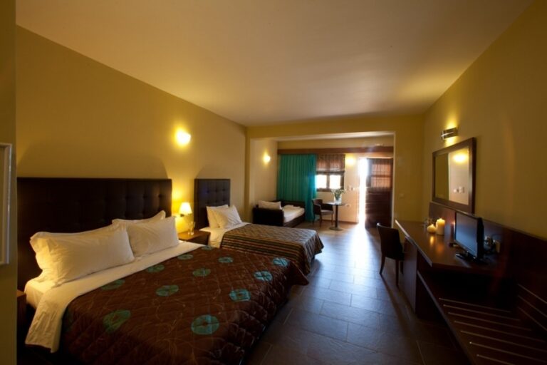 aktaion-resort-hotel-gytheio-family-room