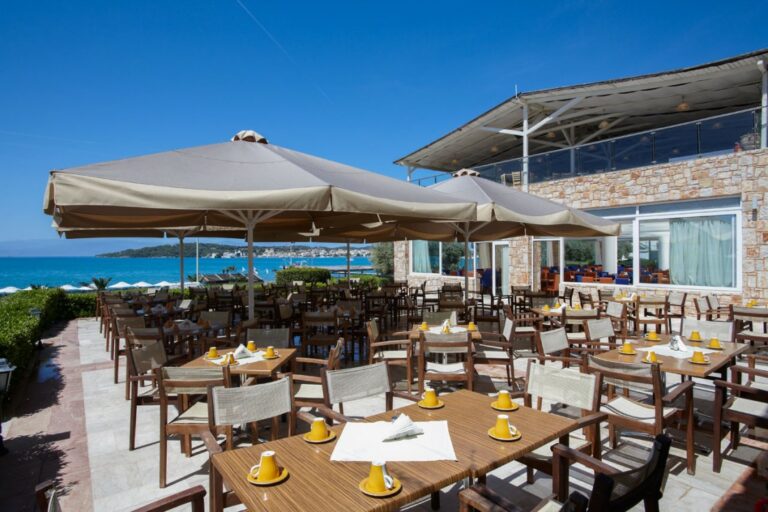 nautica-bay-hotel-porto-heli-exterior-restaurant