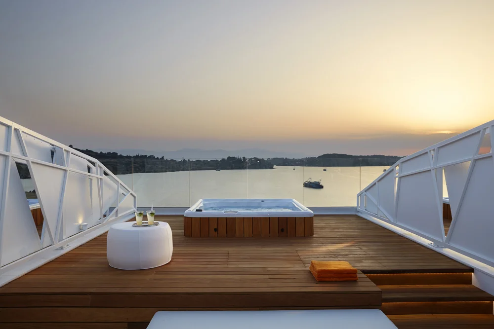 nikki-beach-hotel-porto-heli-jacuzzi