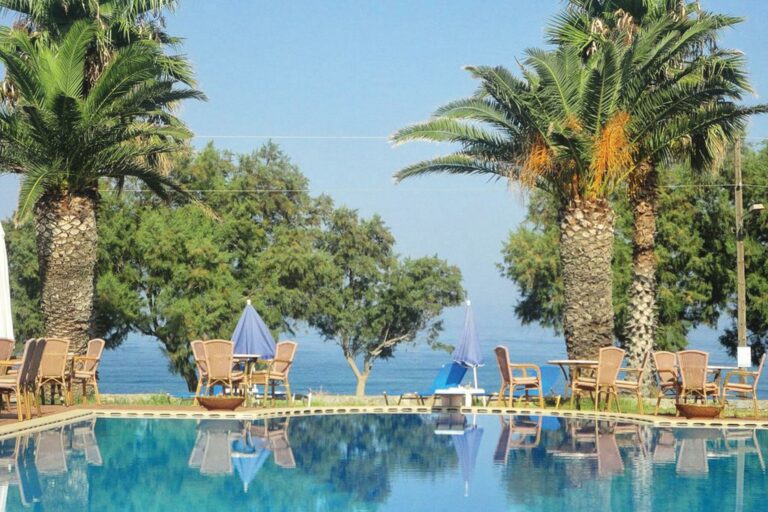 oasis-hotel-kyparissia-pool