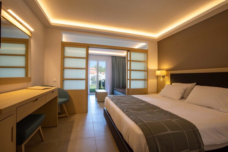 paleros-beach-resort-hotel-room-1