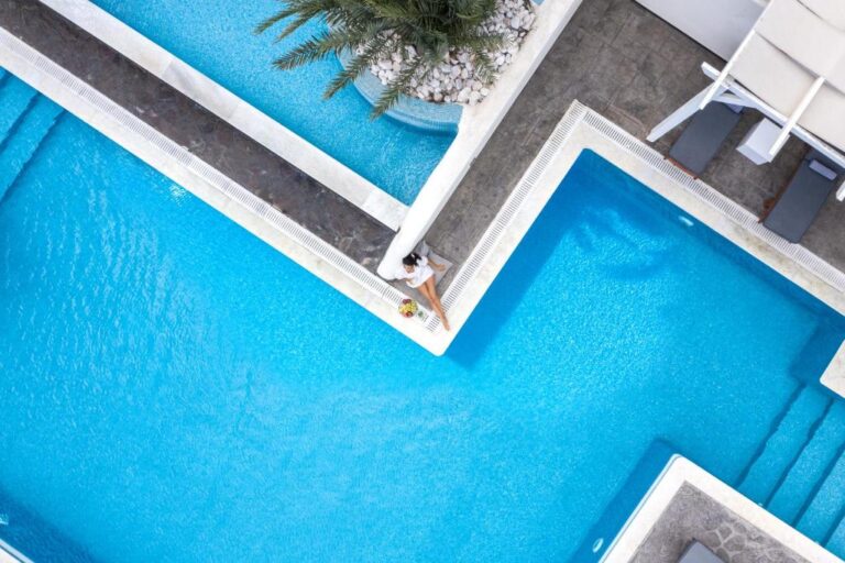 splendour-resort-santorini-pool-aerial