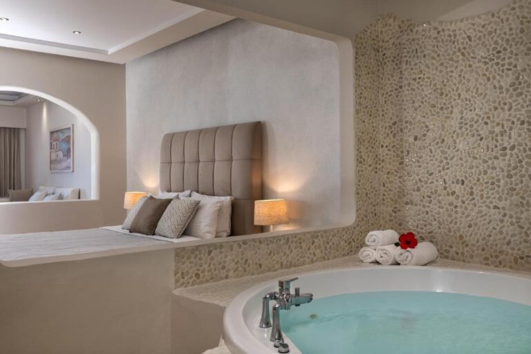 splendour-resort-santorini-room-with-jacuzzi