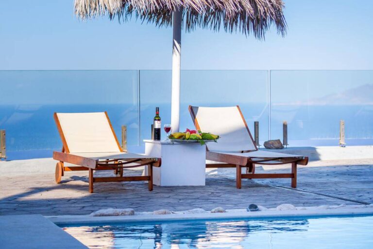 splendour-resort-santorini-sunbeds-by-the-pool