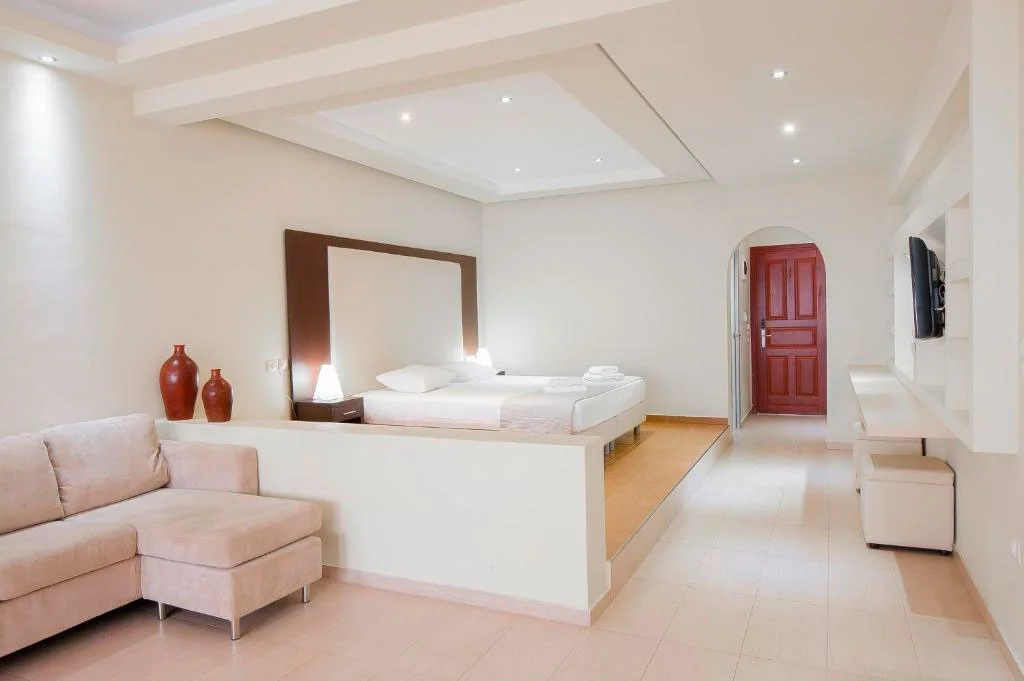 splendour-resort-santorini-superior-suite