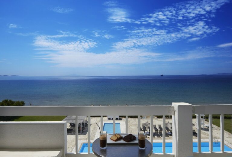 tinos-beach-hotel-suite-balcony