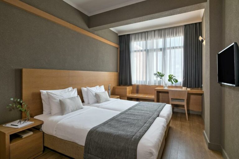 porto-palace-hotel-thessaloniki-room