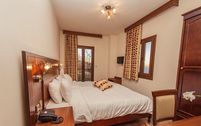 Manthos-Mountain-Resort-Spa-Pilio-room