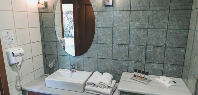 pelion-resort-hotel-bathroom