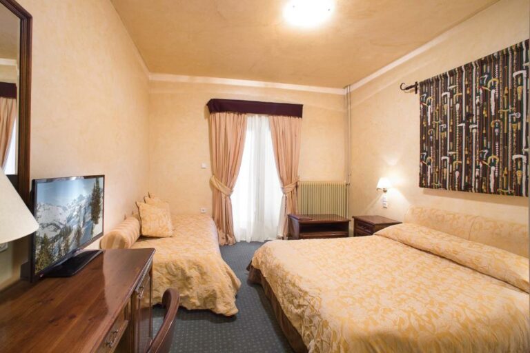 country-club-hotel-karpenisi-bed