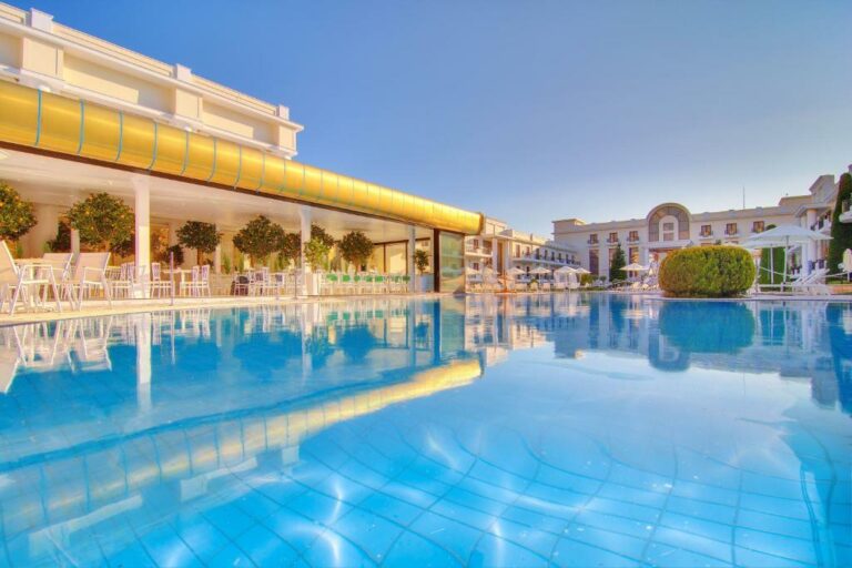 epirus-palace-congress-spa-hotel-ioannina-outdoor-pool