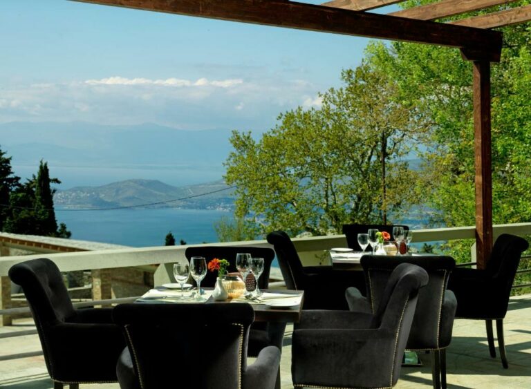 xenia-palace-portaria-hotel-outdoor-restaurant