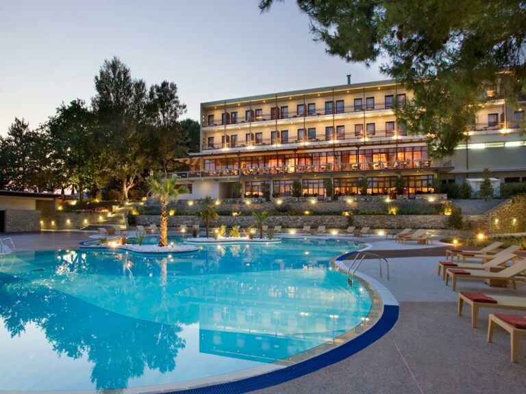 xenia-palace-portaria-hotel-pool