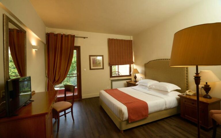 xenia-palace-portaria-hotel-room