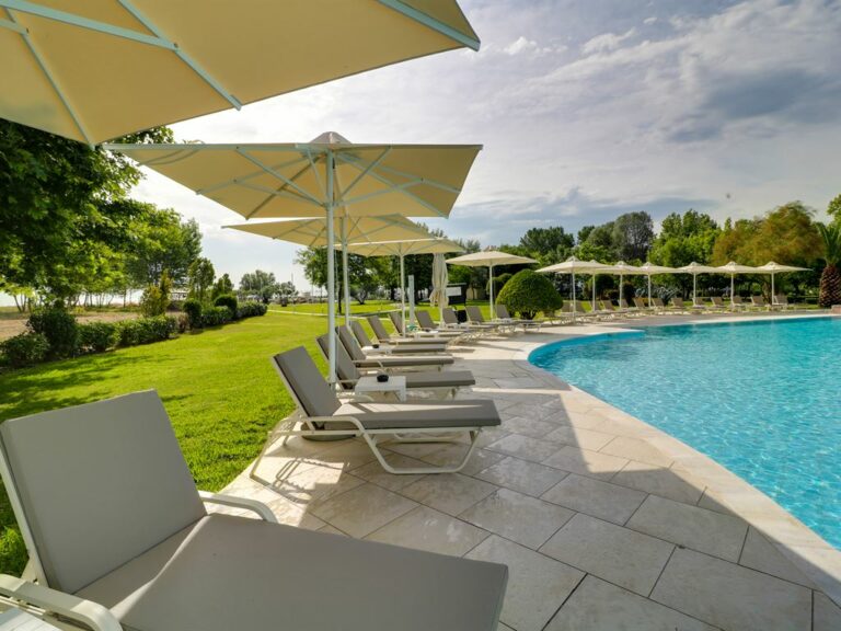 olympian-bay-grand-resort-pieria-pool