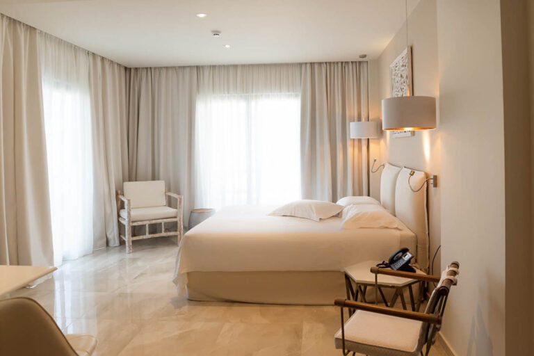 elysian-luxury-hotel-and-spa-kalamata-deluxe-room