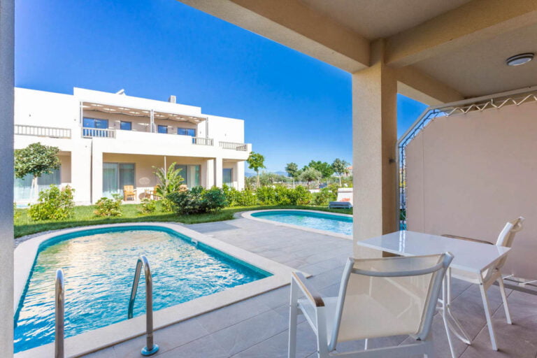elysian-luxury-hotel-and-spa-kalamata-private-pool