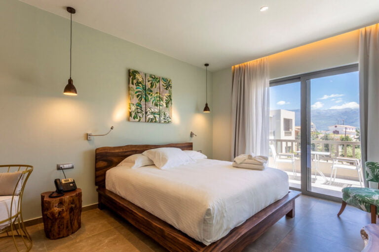 elysian-luxury-hotel-and-spa-kalamata-superior-room