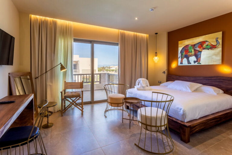 elysian-luxury-hotel-and-spa-kalamata-superior-room