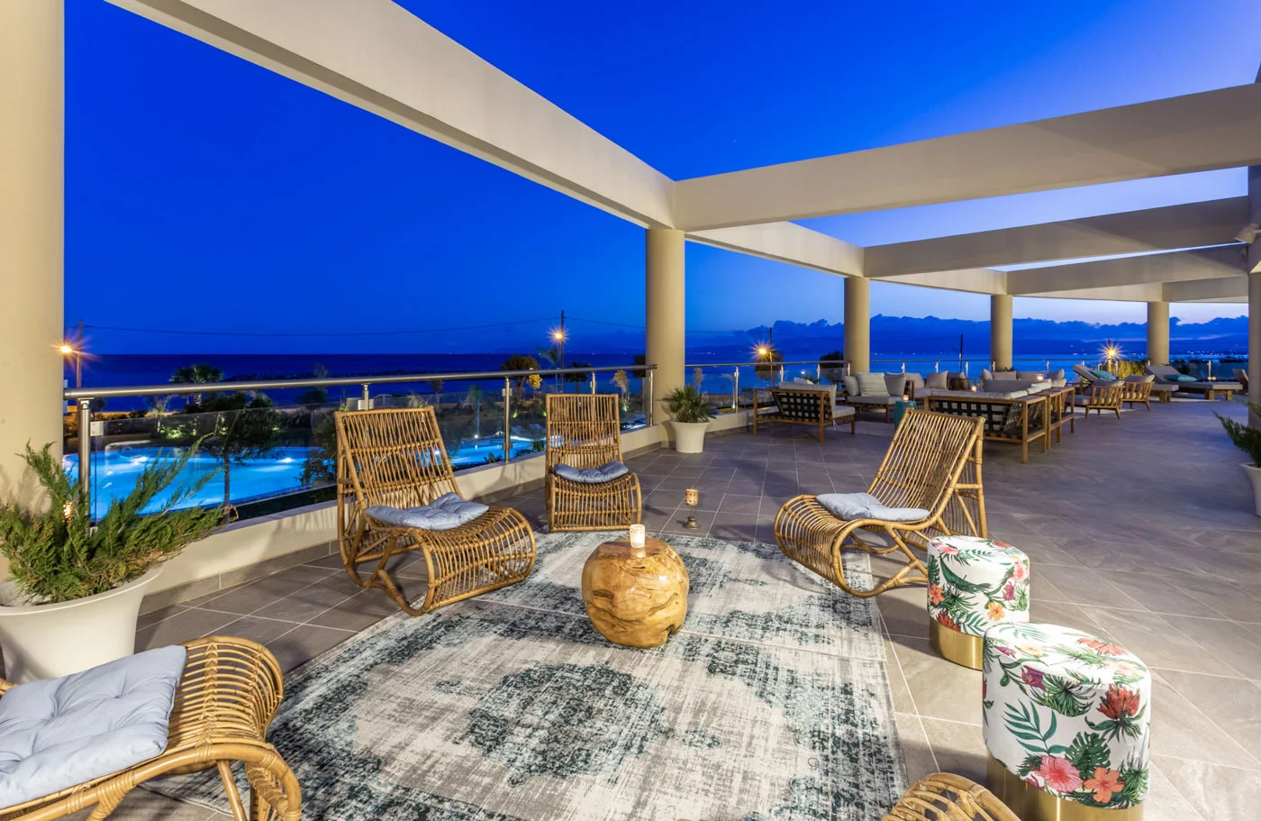elysian-luxury-hotel-and-spa-kalamata-exterior-lounge