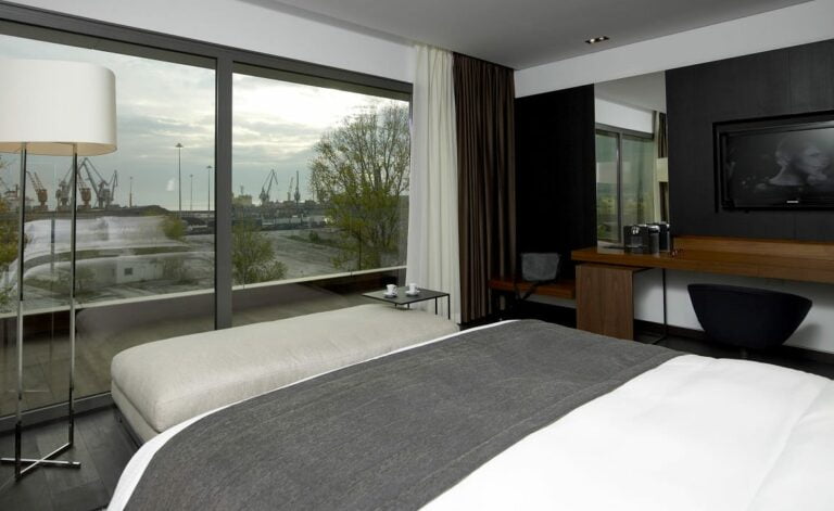 the-met-hotel-thessaloniki-business-suite