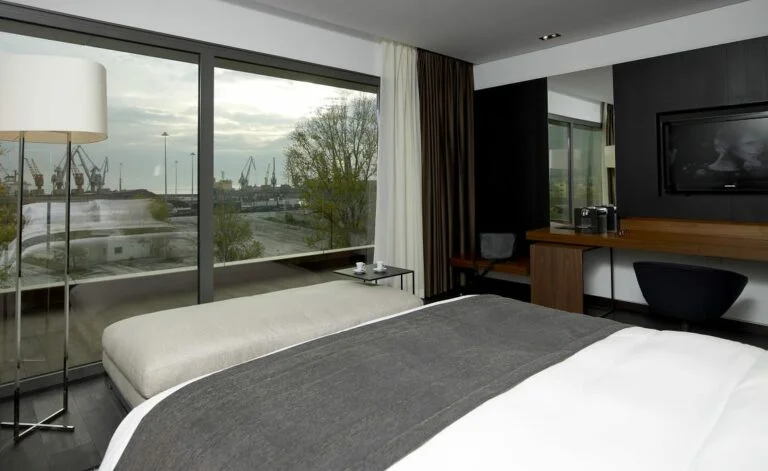 the-met-hotel-thessaloniki-business-suite