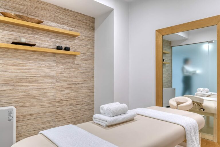 las-hotel-and-spa-gytheio-massage
