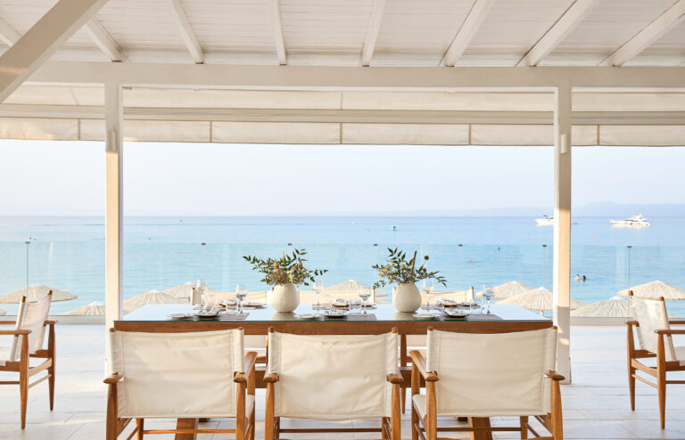 margo-bay-and-club-turquoise-resort-halkidiki-dine-by-the-pool