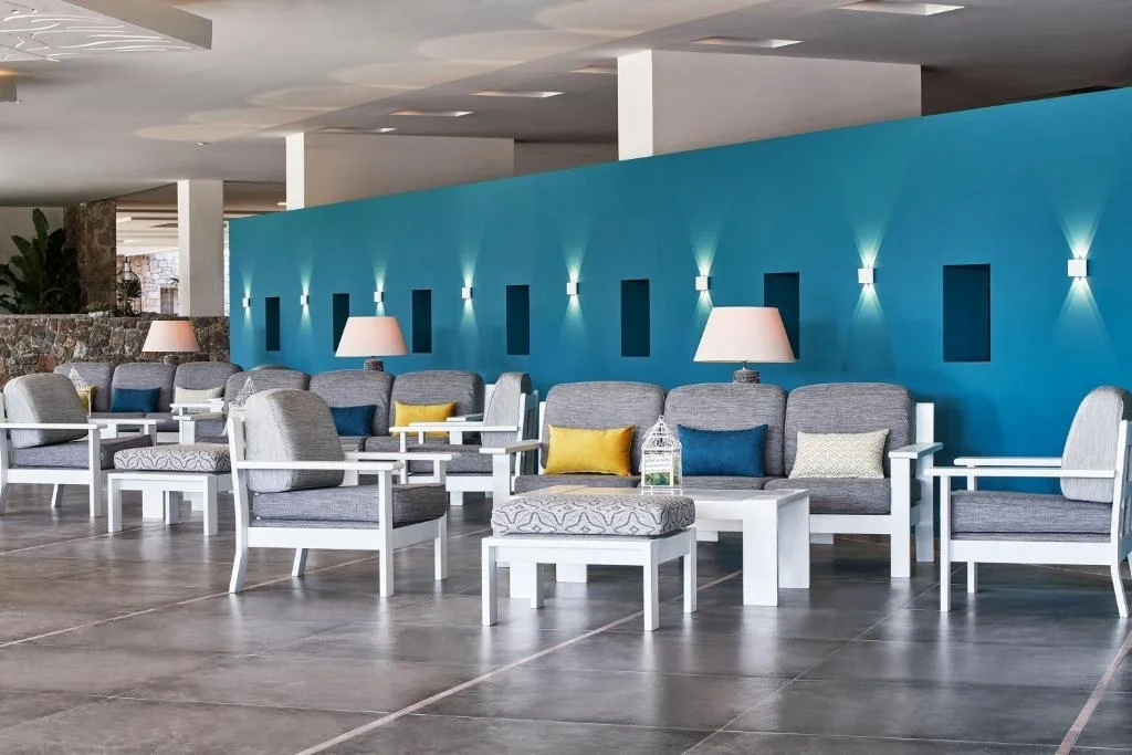 aks-porto-heli-hotel-sitting-area