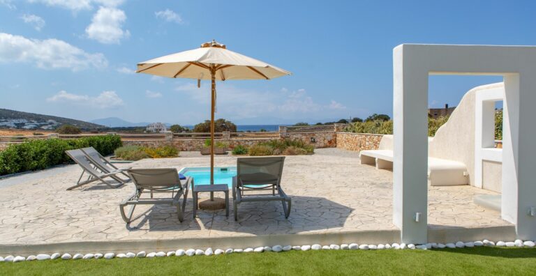 sun-&-moon-luxury-villas-naxos-sunbeds