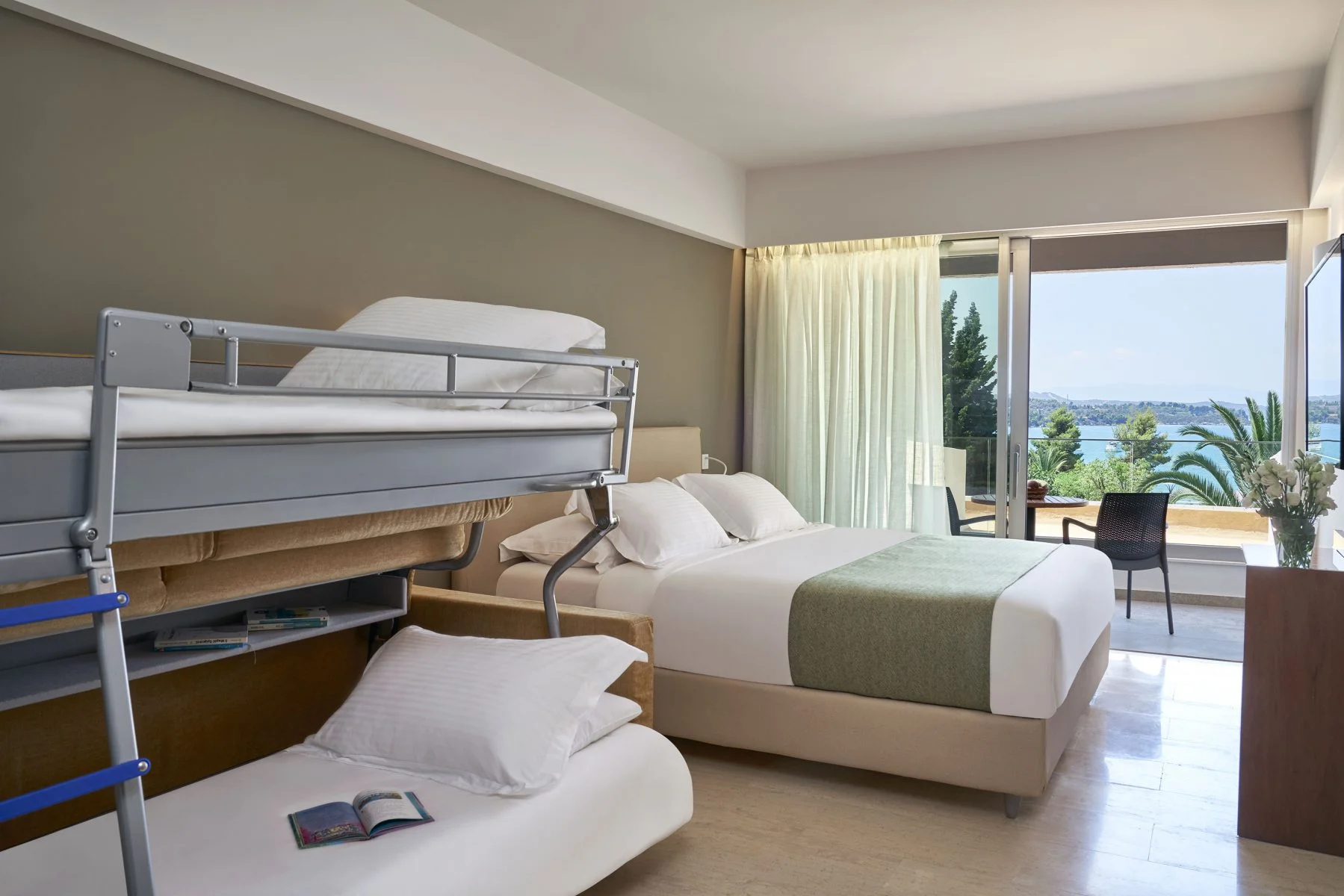 aks-porto-heli-hotel-family-room