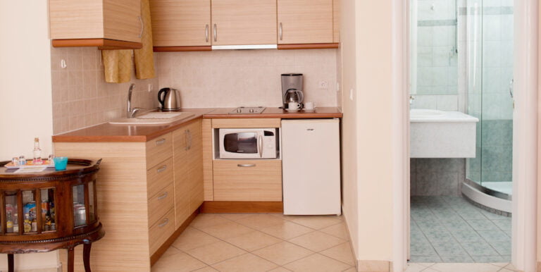 sunrise-beach-suites-syros-room-with-kitchen