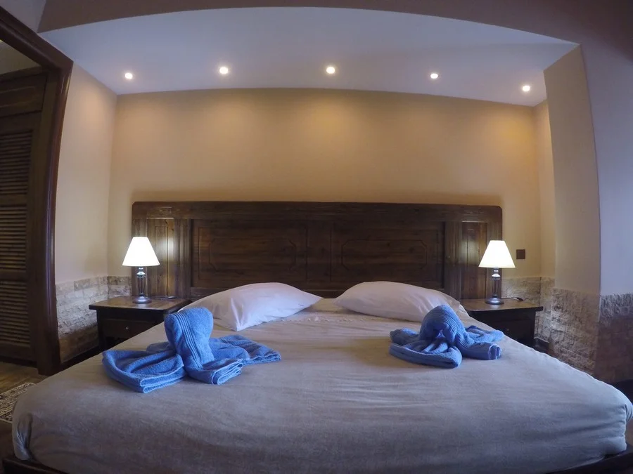 loggas-hotel-kastoria-junior-suite-with-jacuzzi