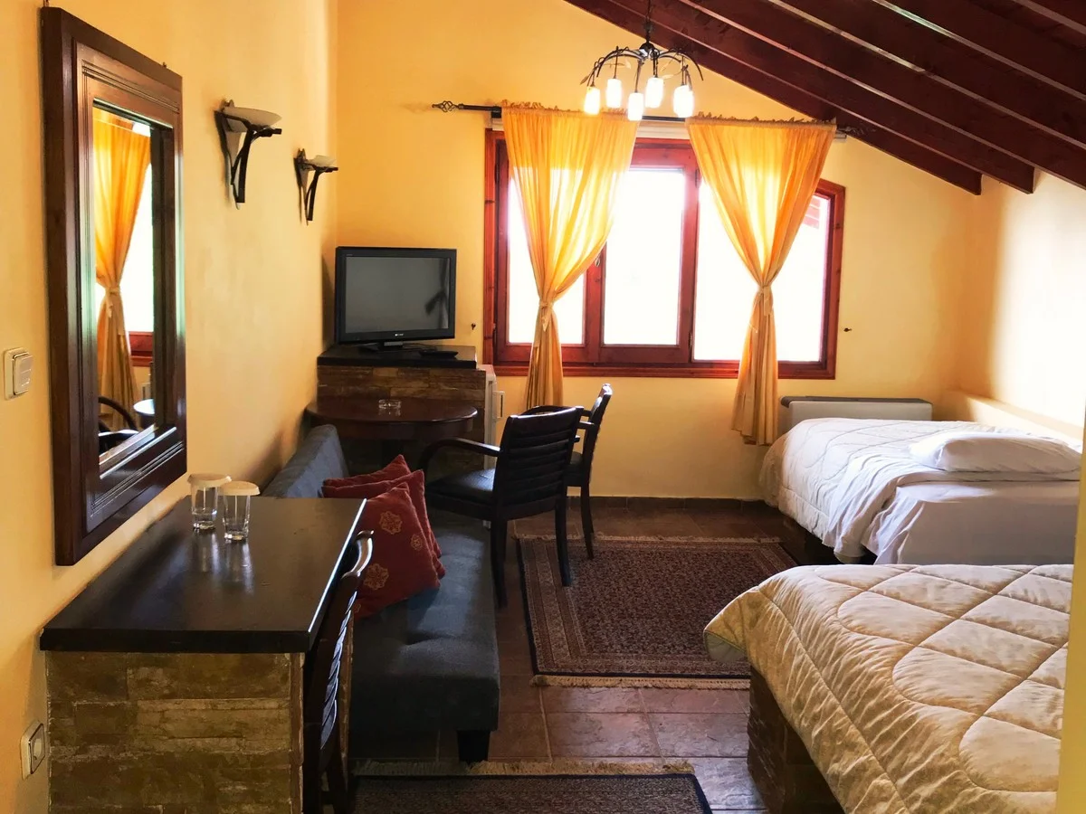 loggas-hotel-kastoria-room-1