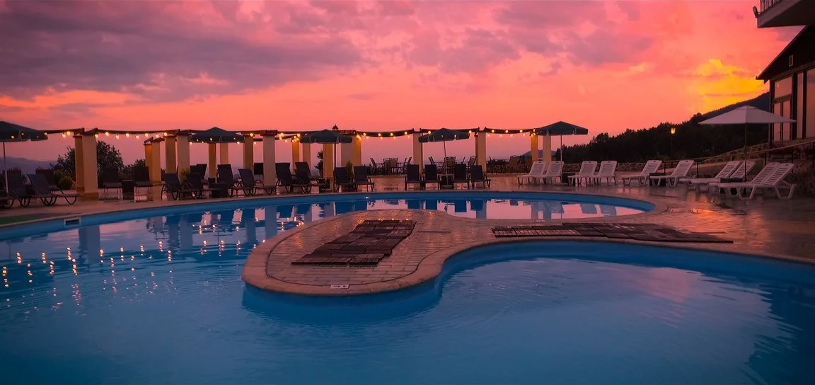 loggas-hotel-kastoria-sunset-pool