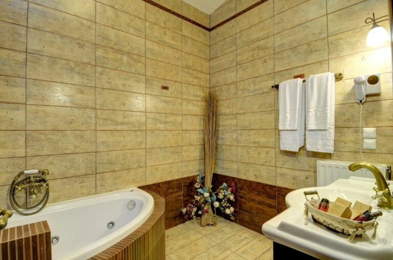 naiades-hotel-resort-and-conference-karditsa-bathroom-1