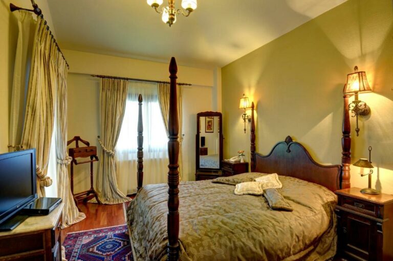 naiades-hotel-resort-and-conference-karditsa-room