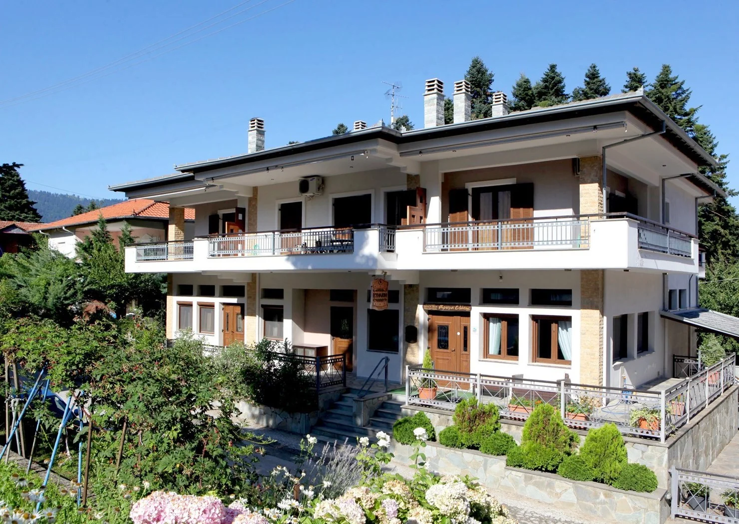 arktos-suites-elati-building