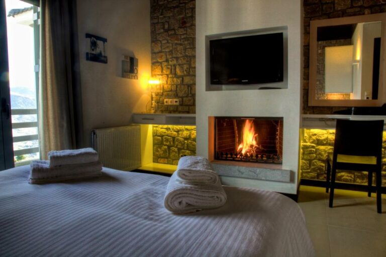 diochri-guesthouse-trikala-korinthias-double-room-with-fireplace